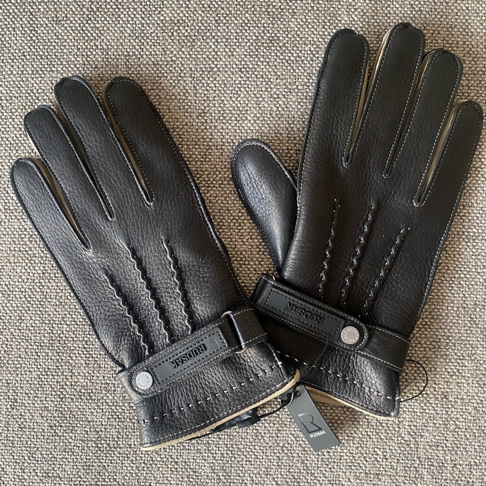 RUDSAK Black Gloves with Smooth Leather and Full Finger Design